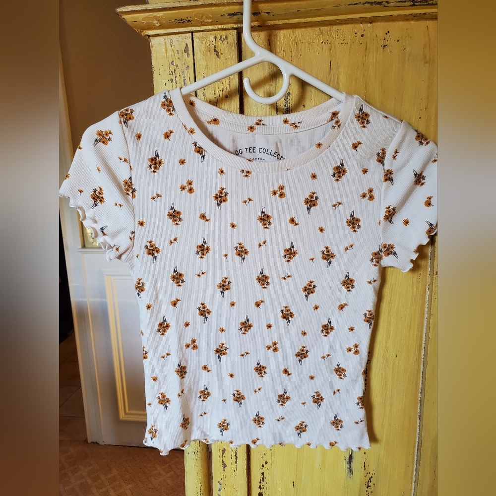 Floral shrunken tee